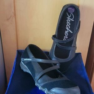 Women's skechers black mary janes. New with tags sz 8.5